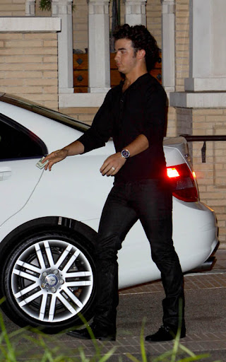 kevin-jonas-869-2.JPG