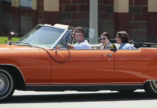 miranda-cosgrove-cadillac-cruisin22.jpg