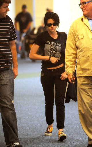 Kristen Stewart punches the air as she arrives back in Vancouver for Twilight. The Twilight star who plays Bella Swan in the hit series arrived back after catching an early flight from LA. Kristen who was at the Teen Choice Awards arrived back for the third installment 'Eclipse' <P> Pictured: Kristen Stewart <B>Ref: SPL118680 100809 </B><BR/> Picture by: Whittle/Beetham /Randy/ Splash<BR/> </P><P> <B>Splash News and Pictures</B><BR/> Los Angeles: 310-821-2666<BR/> New York: 212-619-2666<BR/> London: 870-934-2666<BR/> photodesk@splashnews.com<BR/> </P>