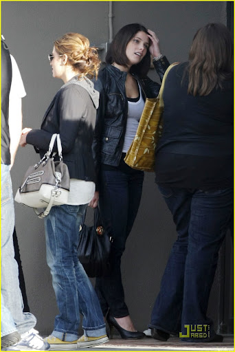 kristen-stewart-robert-pattinson-kings-of-leon-04.jpg