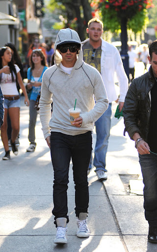 Joe Jonas of the Jonas brothers seen out with a coffee in Yorkville Toronto, Canada - 05.09.09 Mandatory Credit: I.Kavanaugh/WENN.com