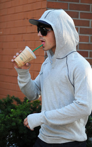 Joe Jonas of the Jonas brothers seen out with a coffee in Yorkville Toronto, Canada - 05.09.09 Mandatory Credit: I.Kavanaugh/WENN.com