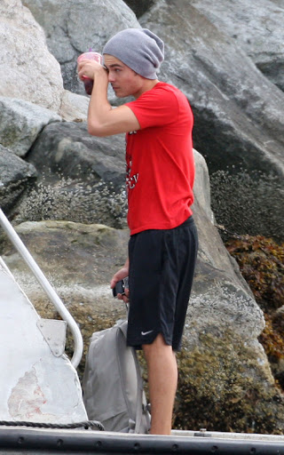 September 8, 2009: Zac Efron pictured on a boat heading to the 'The Death and Life of Charlie St. Cloud' film set in Vancouver, Canada. Credit: INFphoto.com  Ref.: infusla-98/154