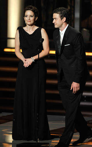 LOS ANGELES, CA - SEPTEMBER 20: Actress Tina Fey (L) and singer Justin Timberlake speak onstage during the 61st Primetime Emmy Awards held at the Nokia Theatre on September 20, 2009 in Los Angeles, California. (Photo by Kevin Winter/Getty Images) *** Local Caption *** Tina Fey;Justin Timberlake