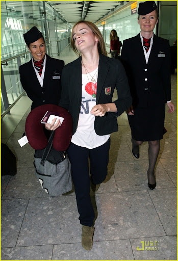 ©BAUER-GRIFFIN.COM Emma Watson arrives to Heathrow airport  wearing an "I love NY" shirt. NON-EXCLUSIVE      September 20 , 2009    Job:  90921W7     London, England  www.bauergriffin.com www.bauergriffinonline.com [491]