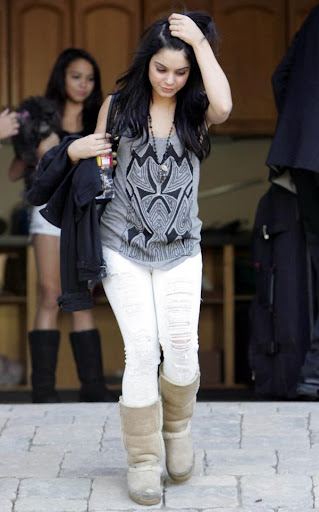vanessa-hudgens-ripped-jeans-ravishing (8).JPG