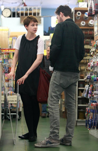shia-labeouf-kissing-girlfriend-casey (27).jpg