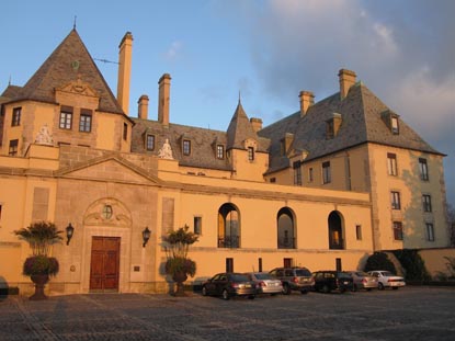 The wedding will take place at Oheka Castle in Long Island_ New York.  The 22_year_old singer and his bride_to_be_ who confirmed their engagement on July 1_ will exchange vows at the venue_ which has previously hosted nuptials of N Sync_s Joey Fatone._P_Pictured_ Oheka Castle in Long Island_ New York._B_Ref_ SPL146726  171209  __B__BR__Picture by_ PPNY _ GSNY _ Splash News_BR____P__P__B_Splash News and Pictures__B__BR__Los Angeles_	310_821_2666_BR__New York_	212_619_2666_BR__London_	870_934_2666_BR__photodesk_splashnews.com_BR____P_