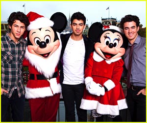 nick-jonas-wonderful-time-year.jpg