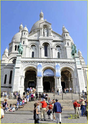 ©BAUER-GRIFFIN.COM
***NO CANADA RIGHTS***
Selena Gomez, Leighton Meester and Katie Cassidy shoot scenes for 'Monte Carlo' at the Basilica of the Sacred Heart of Jesus of Paris (Sacre-CÏur Basilica)
NON-EXCLUSIVE June 23, 2010
Job: 70204EP Paris, France
www.bauergriffin.com
www.bauergriffinonline.com