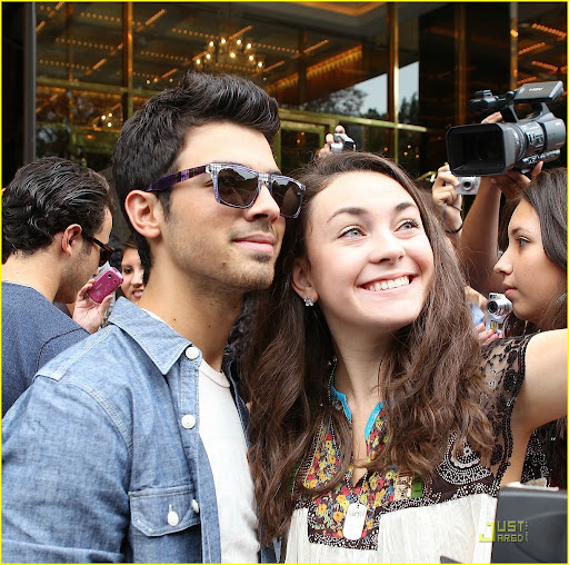 August 18, 2010: Joe Jonas of the Jonas Brothers greets his fans who are waiting outside of his hotel in New York City. Credit: INFphoto.com Ref: infusny-131/155