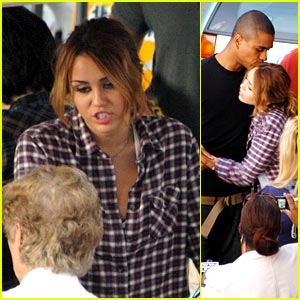 miley-cyrus-lol-set.jpg