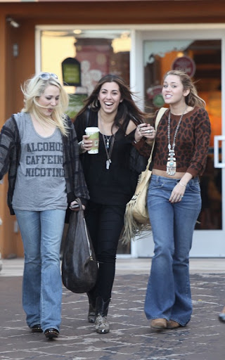 miley-cyrus-112810-22.jpg