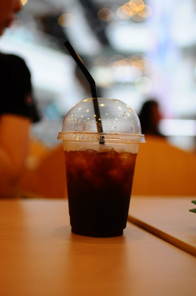 american cafe (RMB 25), illy 喎，唔好飲，甜到我要溝水，又唔俾奶，好怪.