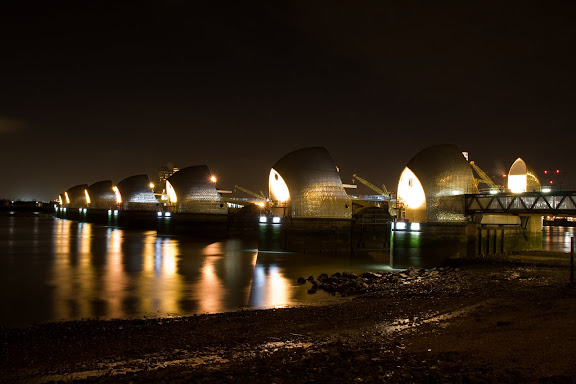 IMAGE: http://lh5.ggpht.com/_5yK23nU-AKk/SkgP1me6L4I/AAAAAAAABPo/HCQpNh6qg3Y/s576/_MG_4537%20copy.jpg