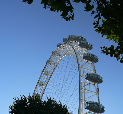 IMAGE: http://lh5.ggpht.com/_5yK23nU-AKk/SkgP8MUg3mI/AAAAAAAABPw/qwiHkCEFB4Q/s400/059.jpg