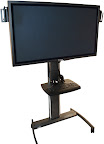 Der Panasonic Bildschirm am Ständer ohne das SMART Board Der Panasonic Bildschirm am Ständer ohne das SMART Board