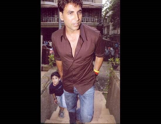 Image Dimension: 550x422 Kids of Bollywood Stars: Ajay Devgan and Kajol, Shahrukh Khan, Akshay and Twinkle Khanna, Saif Ali Khan, Sri Devi and Boney Kapoor, Aamir Khan, Anil Kapoor...