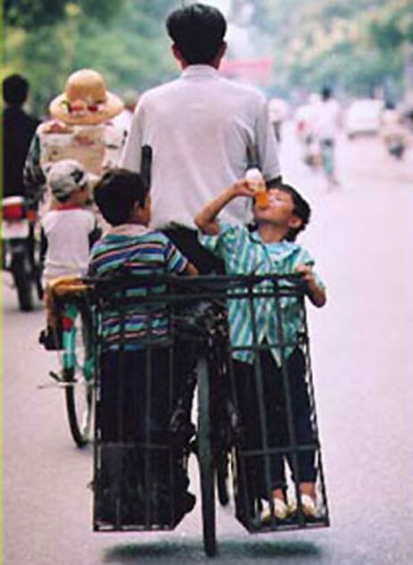 Amazing Funny Pictures from Asia: People on the Go!!!