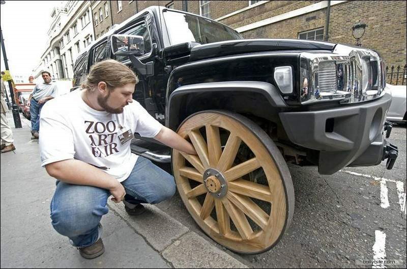 Hummer H3 on Cart Wheels in London!!