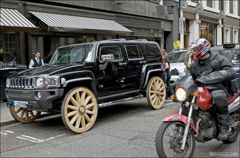 Hummer H3 on Cart Wheels in London!!