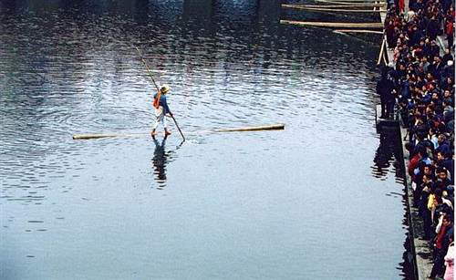 New Sport, Single Bamboo Cane Water Race: Cool Chinese Sport!