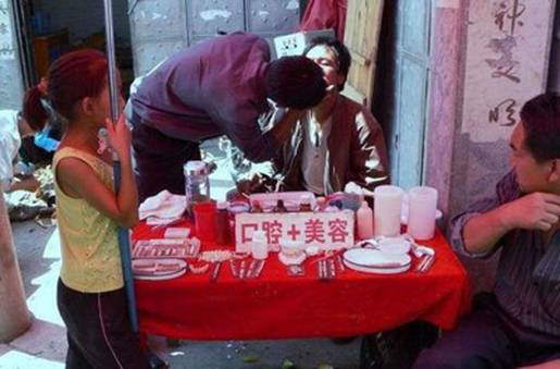 Street Dentists In India And China: Do you dare visit them? LOL