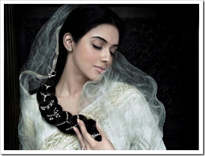 Asin wearing Tanishq's new collection aria 1