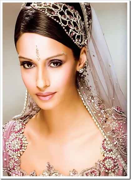 Indian bridal makeup, jewellery & bridal dress 1