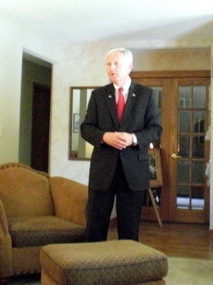 Rod Roberts speaks at the home of Jerry and Dian Van Dalen of Pella
