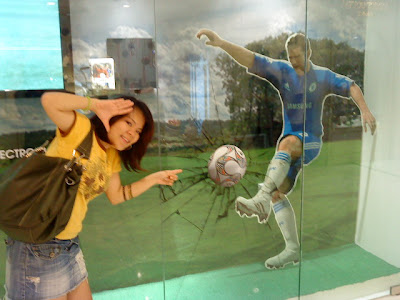 its piang, the mirror just broke...