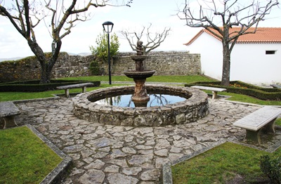 [Ourem - Castelo - Jardim de Santa Teresa[4].jpg]