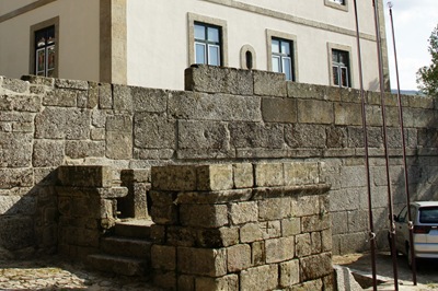 [Linhares - tribuna do forum 1[4].jpg]