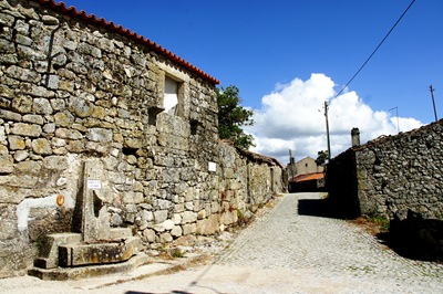 [Glória Ishizaka - Vila do Touro - rua d. pedro alvito[5].jpg]