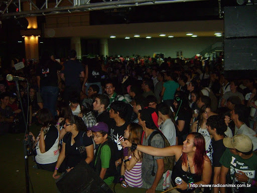 Público durante o show da banda Negrayscow