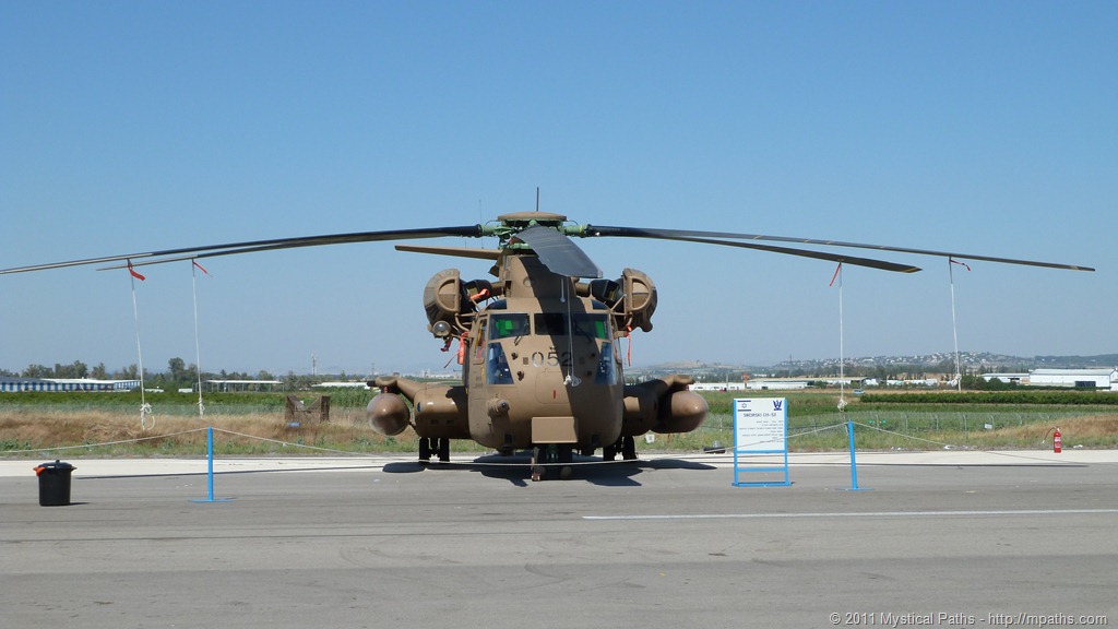 [2011-05-10 Grandpa Eli Akiva Raizel Reuven - IDF Air Base Show 083[7].jpg]