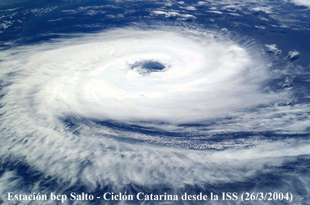 [Ciclon Catarina desde la ISS (26.3.2004)[9].jpg]