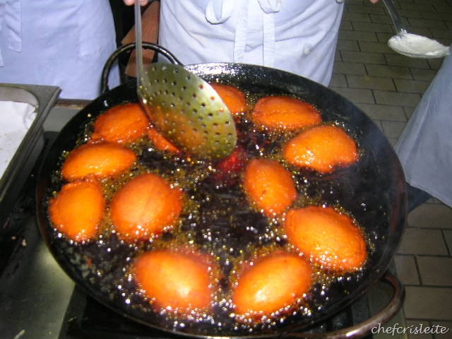 [Virar o bolinho  fritar dois lados cuidado BR 2[7].jpg]