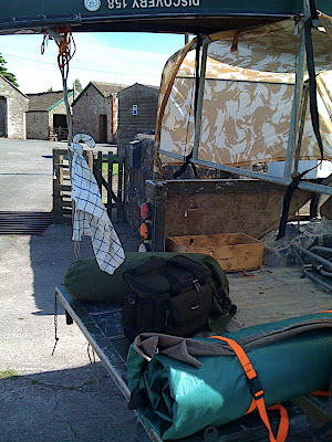 Minimal gear this time - swag and 2 bags ready on the tailgate.
