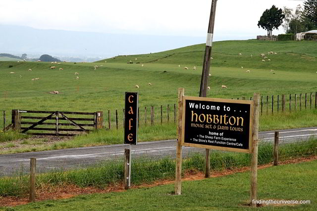 [Hobbiton Cafe sign[4].jpg]
