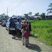 giving hotdogs in Munoz Batey (41).jpg