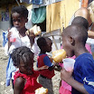giving hotdogs in Munoz Batey (61).jpg