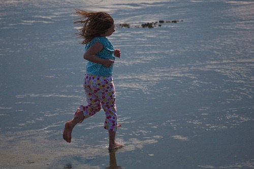 [Girl on the beach[4].jpg]