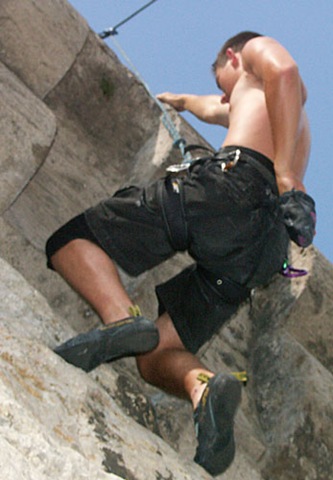 [climbing[3].jpg]