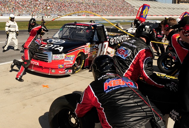 [2010 Atlanta1 NCWTS Kyle Busch pit stop[5].jpg]
