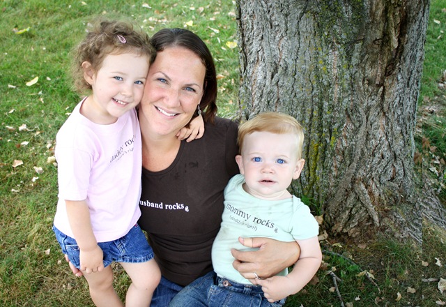 [MommaKiddosinshirts3.jpg]