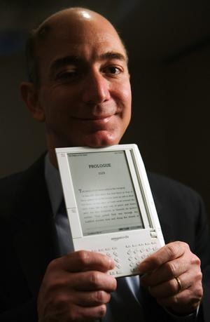 [jeffbezoswithkindle3.jpg]