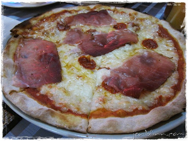 [pizza2[8].jpg]