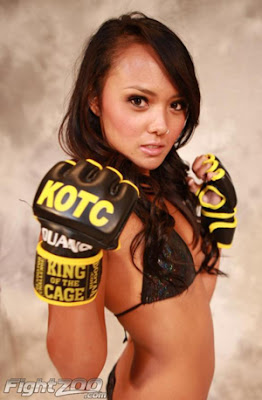 Кадр дня: Ринг-девушка King of the Cage Кадр дня: Ринг-девушка King of the Cage