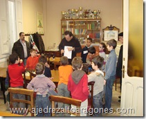 Roberto Cifuentes dando las últimas instrucciones a sus pupilos.